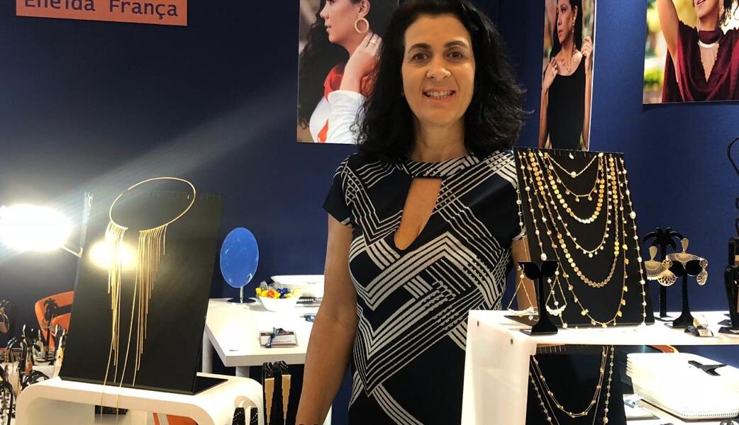 Eneida França conquista o mercado internacional com semijoias brasileiras de design exclusivo