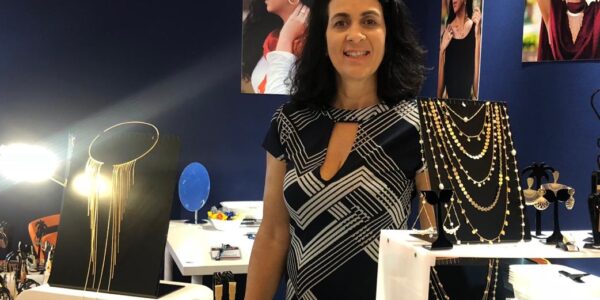 Eneida França conquista o mercado internacional com semijoias brasileiras de design exclusivo