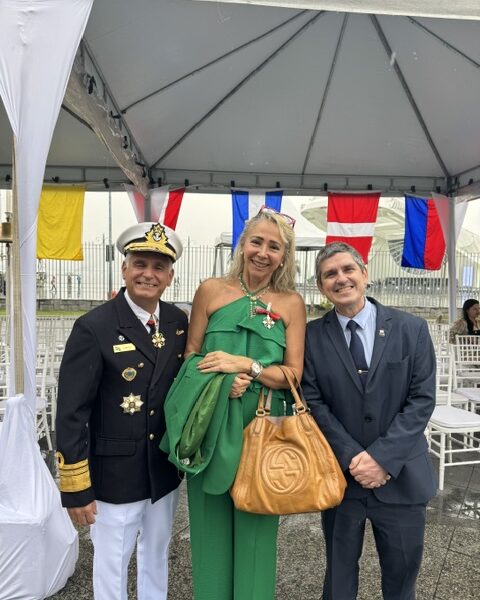 Claudia Cataldi é agraciada com a Ordem do Mérito Naval, a mais alta comenda concedida pela Marinha do Brasil a um civil